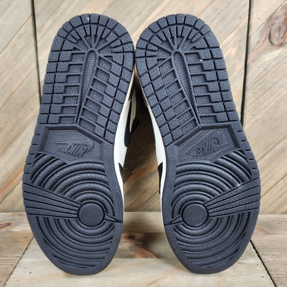 Nike Air Jordan 1 Mocha Retro High Mens Athletic Sneakers Size 8.5 Womens 10 - Picture 8 of 9